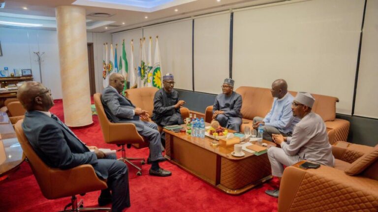 Snapshots: Minister Convenes ‘Peace Talks’ Between Dangote, NNPC
