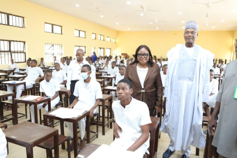 Nigeria Seeks $500 Million World Bank Loan to Employ More Teachers, Healthworkers