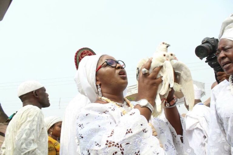 Market Leader: Lagos Computer Village Traders Tackle Tinubu’s Daghter