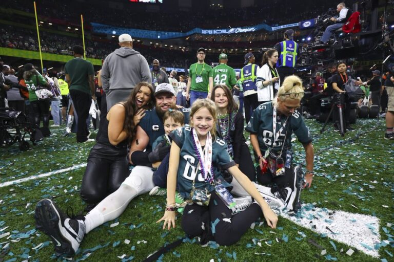 Super Bowl History: Philadelphia Eagles In Dominant 40-22 Win Over Chiefs