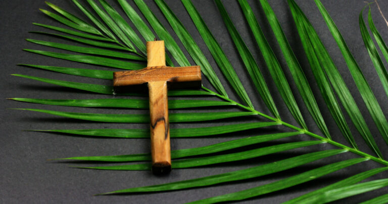 Christians Mark Palm Sunday, Beginning of Holy Week