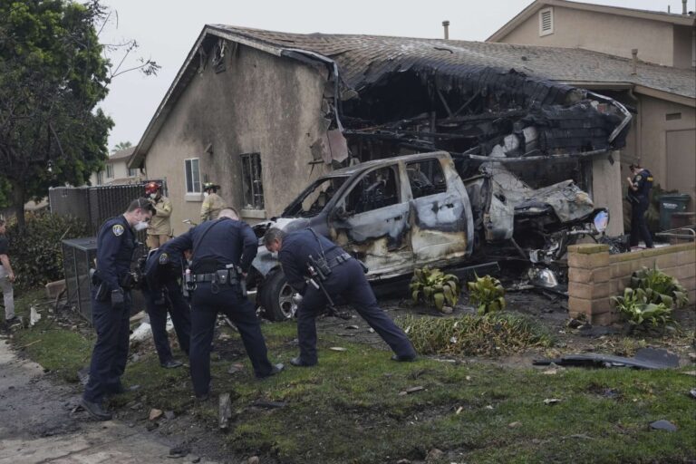 Plane Crashes into Homes in US, Multiple Dead