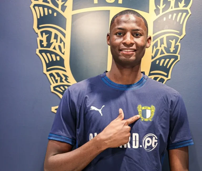 Famalicão Sign Nigerian Forward Umar Abubakar on Five-Year Deal
