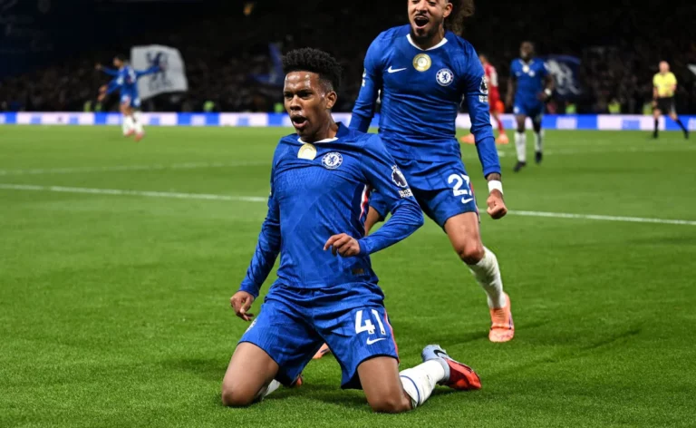 Arsenal Top Premier League as Chelsea Defeat Liverpool 2–1