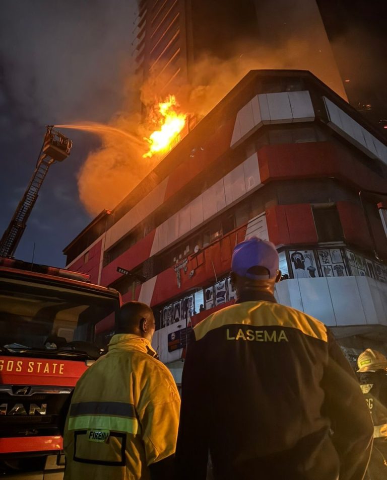 Traders Trapped as Fire Engulfs Great Nigeria Insurance House on Lagos Island
